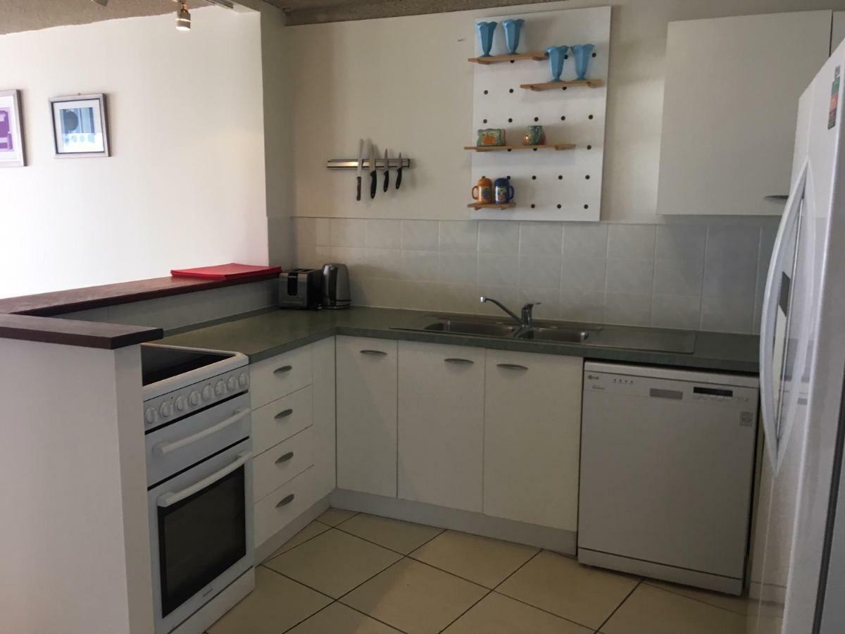 Northpoint Holiday Apartments Alexandra Headland Extérieur photo